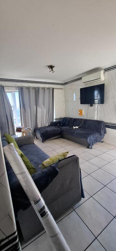 2 Bedroom Property for Sale in Goodwood Central Western Cape